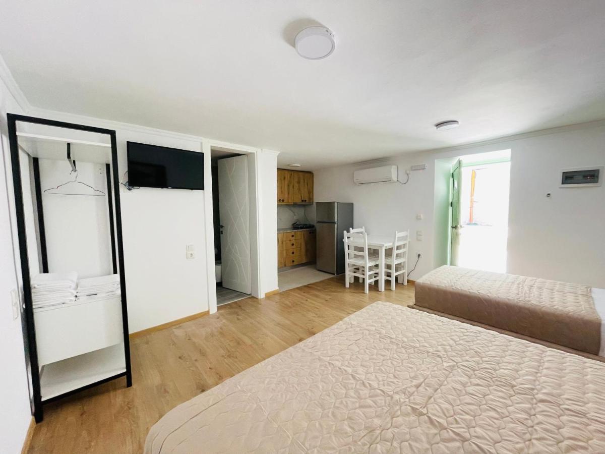 Mpolanos Guesthouse Химара Экстерьер фото